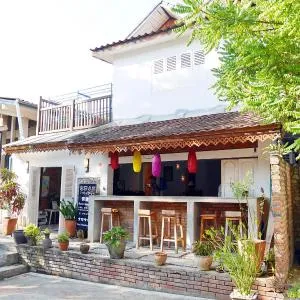 Frangipani Inn