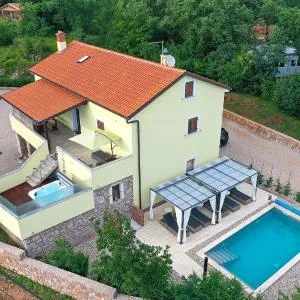 Holiday house Toš-Vila with heated pool