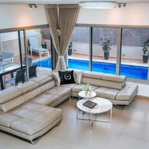 O&O Group - Prestigious Beachfront Villa W Private Pool