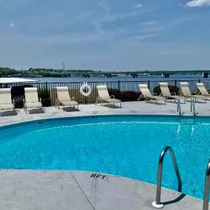 Beautiful Lakefront 3br Private Condo