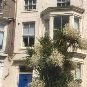 Granby House Holiday Apartments, Apartment 3, in the Old Town, Free On Street Parking Included