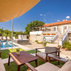 Villa Hrustika - heated pool, jacuzzi & sauna