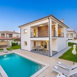 Villa Sunsea with heated pool