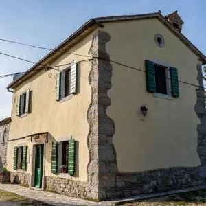 Comfortable holiday house with pool in the picturesque Istrian hinterland