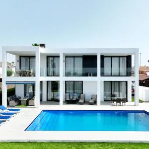 Lovely villa with large outdoor area and swimming pool