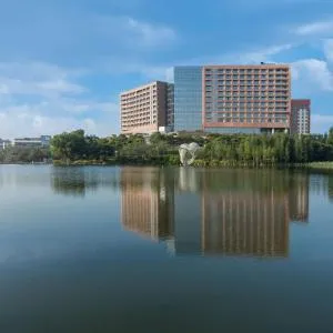 DoubleTree by Hilton Hotel Guangzhou-Science City-Free Shuttle Bus to Canton Fair Complex and Dining Offer