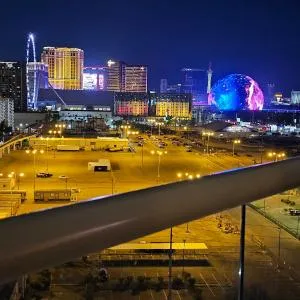 MGM Signature Strip view balcony full kitchen - 1 Br suite 2 full bath - F1 track view