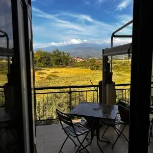 Beautiful apartment with balcony view of Etna