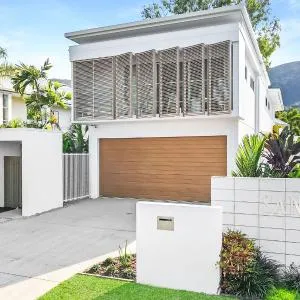 The Santana Collection ONE - Luxury Accomodation in the heart of Palm Cove