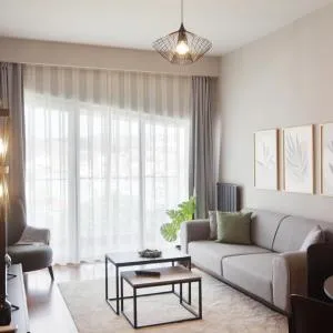 Spacious Apt With Balcony- Tranquil City Haven