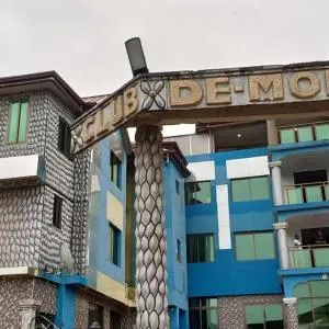 Club De More Lodge