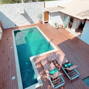 Casa com piscina climatizada em frente à Praia do Santinho
