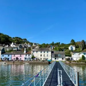Pier House, Dittisham Quayside, River Dart Waterfront Home & Pool