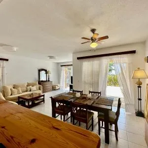 New cozy Villa near the beaches in the Magnificent Gardens of Regina with swimming pools!