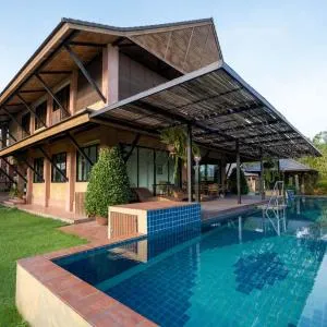 Chalala Tropical Villa with 18m Natural Swimming Pool