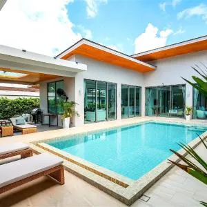 Villa Mimosa III: Spacious 4 Bedroom Private pool Villa