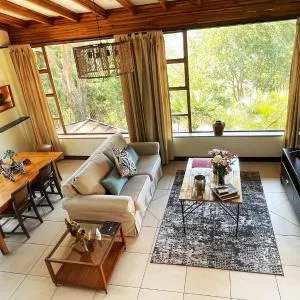 Tsakani Happiness, Elephant Hideaway - Luxury Apartment, Plunge Pool, Workspace, Solar - Johannesburg