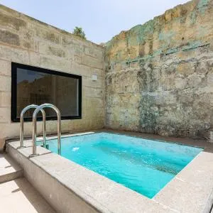 Historical Mdina Gem, Lux HOME with Rooftop Pool by 360 Estates