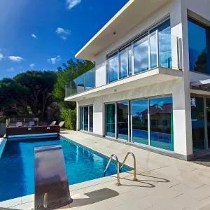 Villa Madeira by LovelyStay