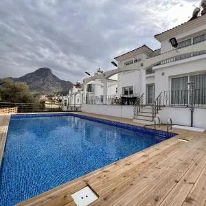 Villa with Private Pool 10 min to Kyrenia Gates