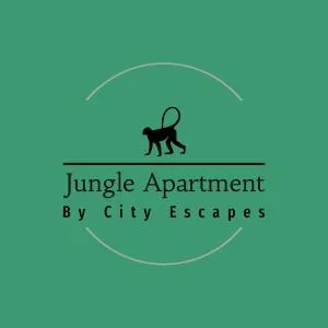 Jungle Escape, City Apartment with Parking & Terrace