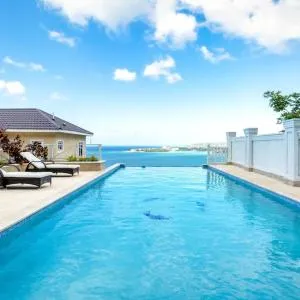 Luxury Oceanview 4BR Villa with Balcony, Pool and BBQ