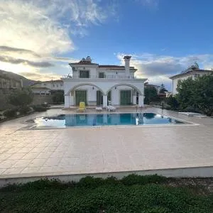 Kyrenia - center, 3 rooms 1 living room Villa no-16 with private pool