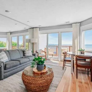 Stunning waterfront, updated TC condo with pool
