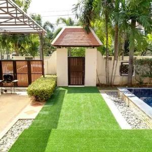 Deluxe Pool Villa close to Beach and Walking Street!