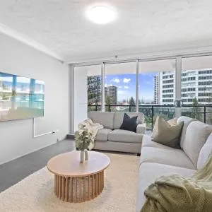 The Peninsula - Modern Beach Front 2BDR with Parking, Pool & Tennis