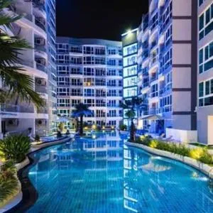Grand Avenue Pattaya - Luxury Suite - 2 bedroom 2 baths - Pool-view
