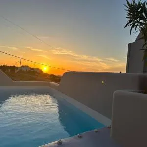 Signature Santorini Villa - 2 Bedroom Villa - Private Jetted Pool and Beautiful Sunset Views - Finikia