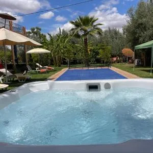 Ilafe Farmhouse, Villa avec piscine chauffée privée et Jacuzzi pour familles