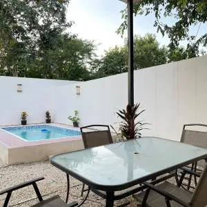 Kaab: Exclusividad y confort en un oasis vacacional con piscina