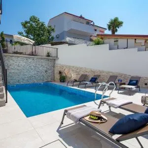 VILLA FRANKOLA WITH POOL