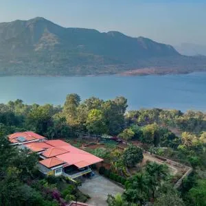 Ekam Lake House by StayVista with Mountain & Lake views, Outdoor jacuzzi, Sauna, Modern amenities & Kitchen garden