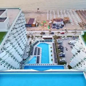 Royal - Infinity Pool & Spa Resort