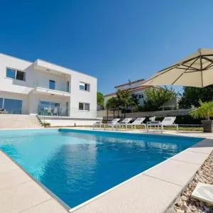 Holiday house with a swimming pool Bibinje, Zadar - 22509