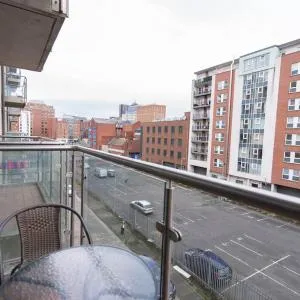 Spacious 2 Bed in City Center - FREE Secure Parking
