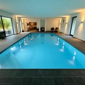 Aqua Aura - Deluxe Spa Getaway with Sauna & Pool