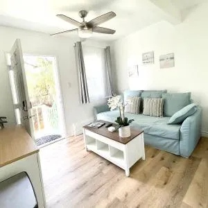 Hidden Gem with Hot Tub and Parking - 4 Guests