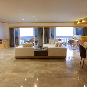 Spacious Seaview 3BR Apartment:Direct Beach Access