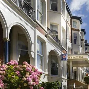 Red Lea Apartments with Pool & Spa Access