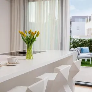Enjoyer - Seafront apartment with PRIVATE Heated POOL and terrace