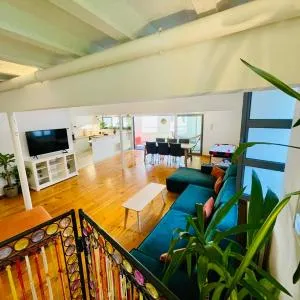 Down Town Oasis-Spacious Loft with Private Parking