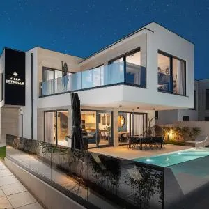 Villa Estrella in Medulin for 10 people with sauna & whirpool just 6 m from the sea