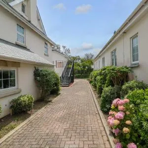 8 Manor Close