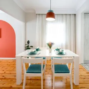Unique Sunny Post Modern Apartment