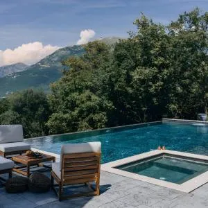 Three bedroom Villa with Infinity Edge Pool & Hot Tub