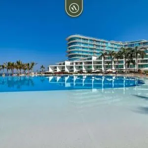 2BR Apt with Private Balcony - Beach Access